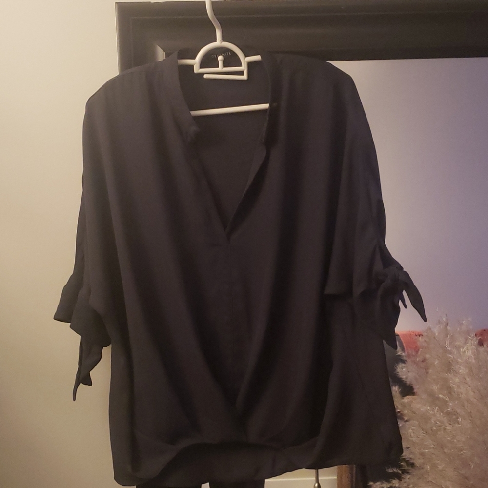 Dynamite tie sleeve blouse